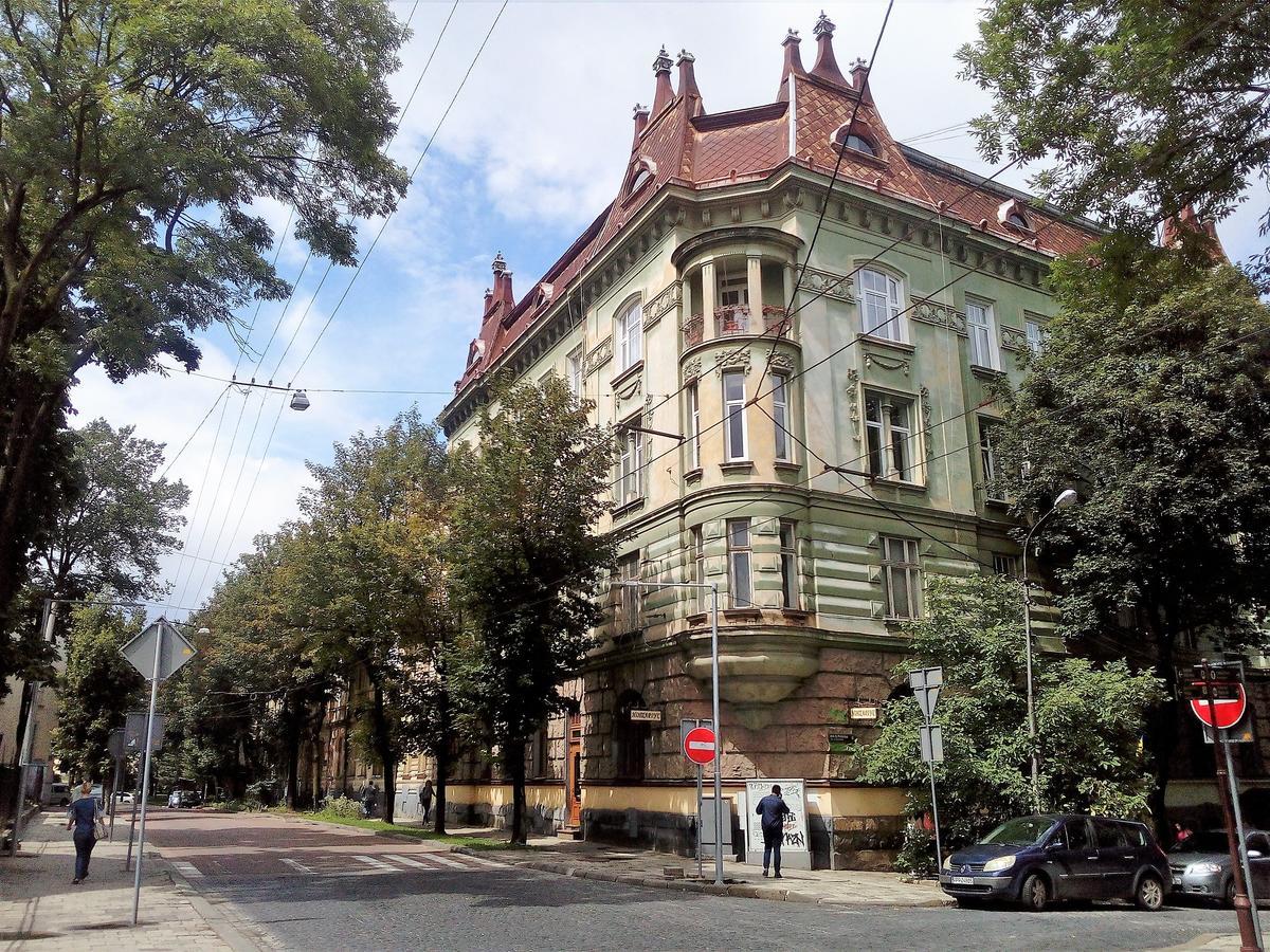 The Georgehouse Hostel Lwów Zewnętrze zdjęcie